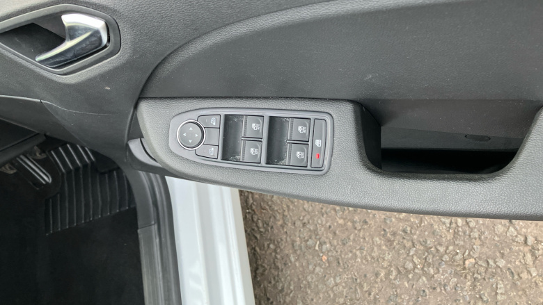 Renault Clio 1.0 TCe 90 Iconic Edition 5dr Petrol Hatchback